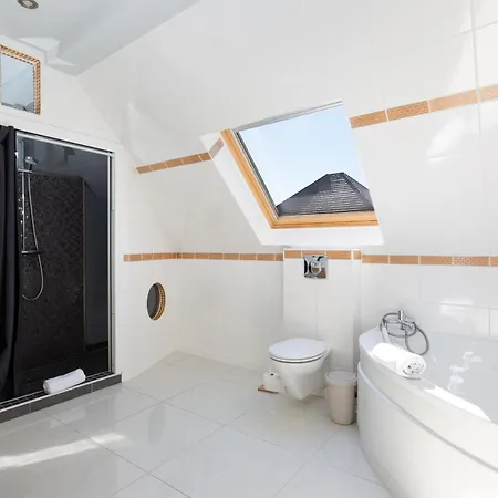 Cerf - Prive, Climatisation, Sauna, Borne D'arcade, Babyfoot